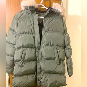 Brand is from Noize, size is between XS, but runs big and the Colour is green